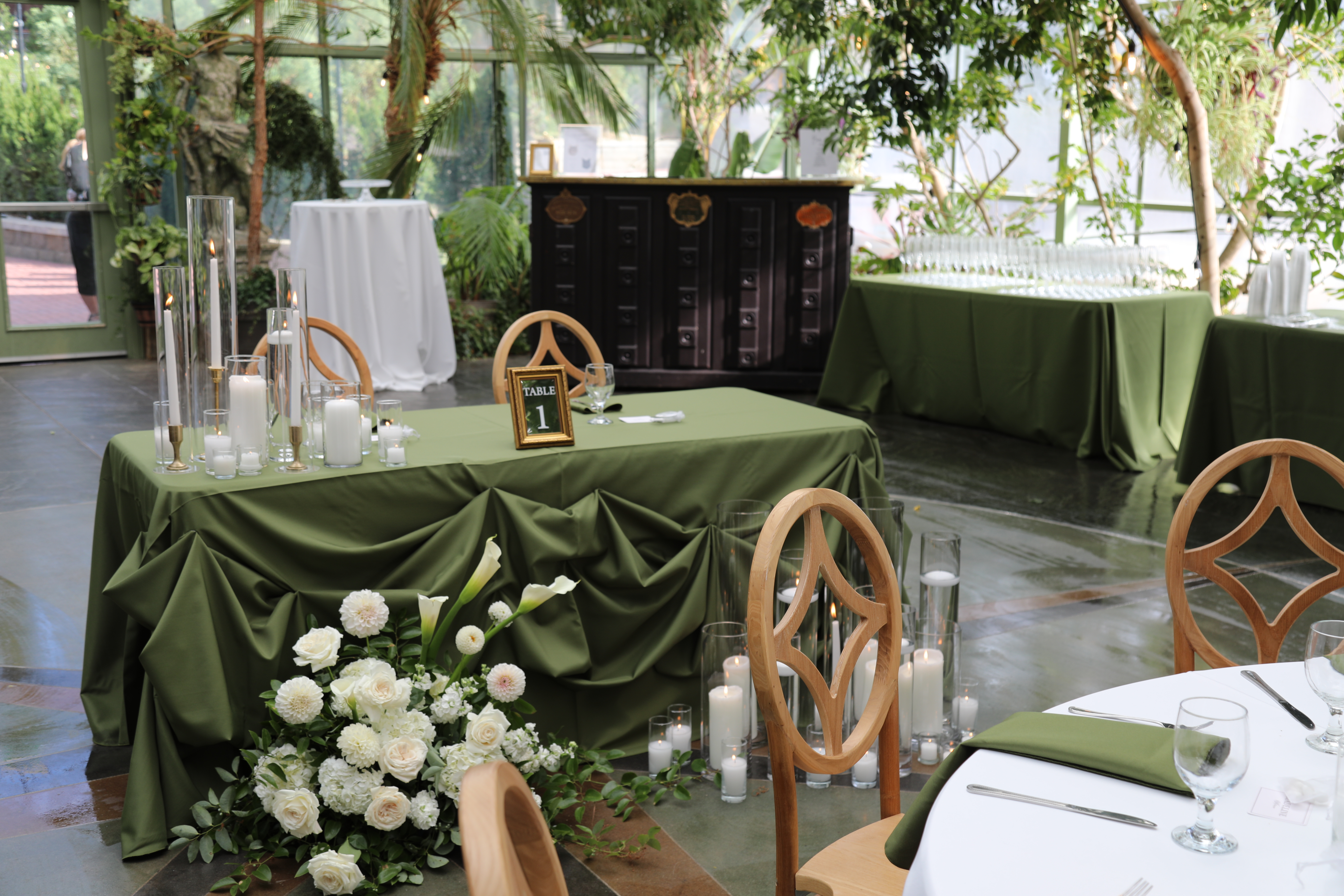 Allie and James sweetheart table